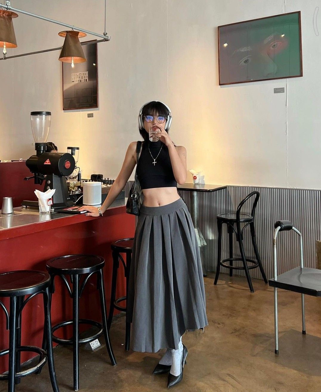 Cafe Cool Girl Chic